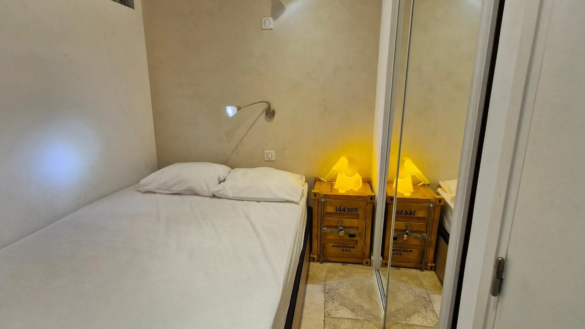 Appartement Climatise Avec Piscine, Terrasse Vue Mer Et Parking A Sainte-Maxime - Fr-1-780-38 Apartment