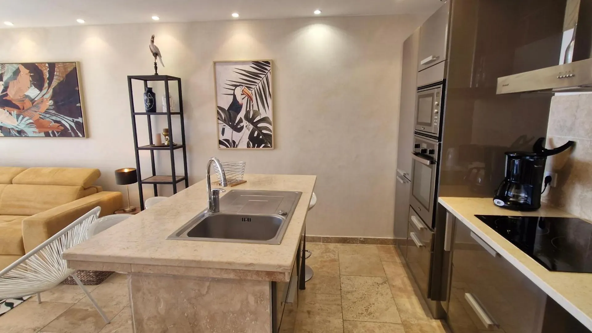 Appartement Climatise Avec Piscine, Terrasse Vue Mer Et Parking A Sainte-Maxime - Fr-1-780-38