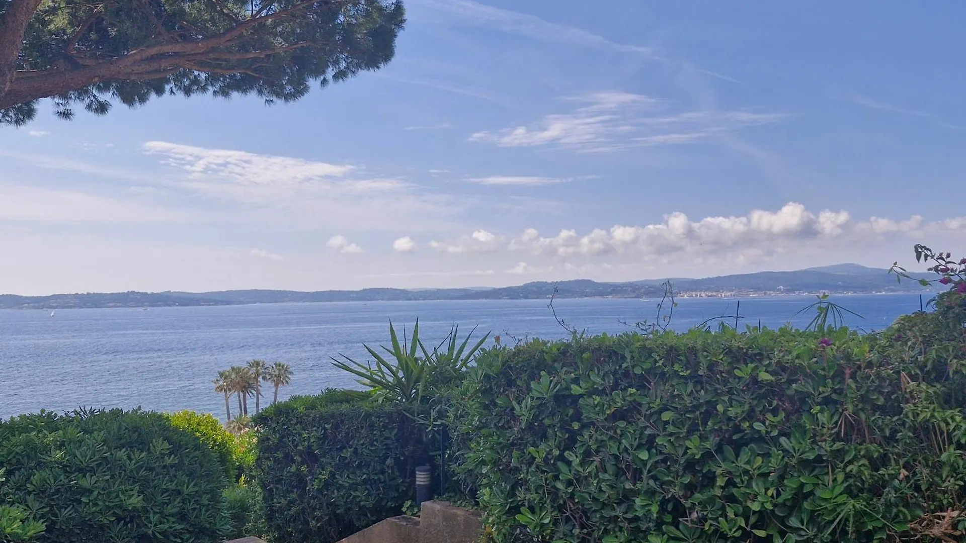 Appartement Climatise Avec Piscine, Terrasse Vue Mer Et Parking A Sainte-Maxime - Fr-1-780-38 France