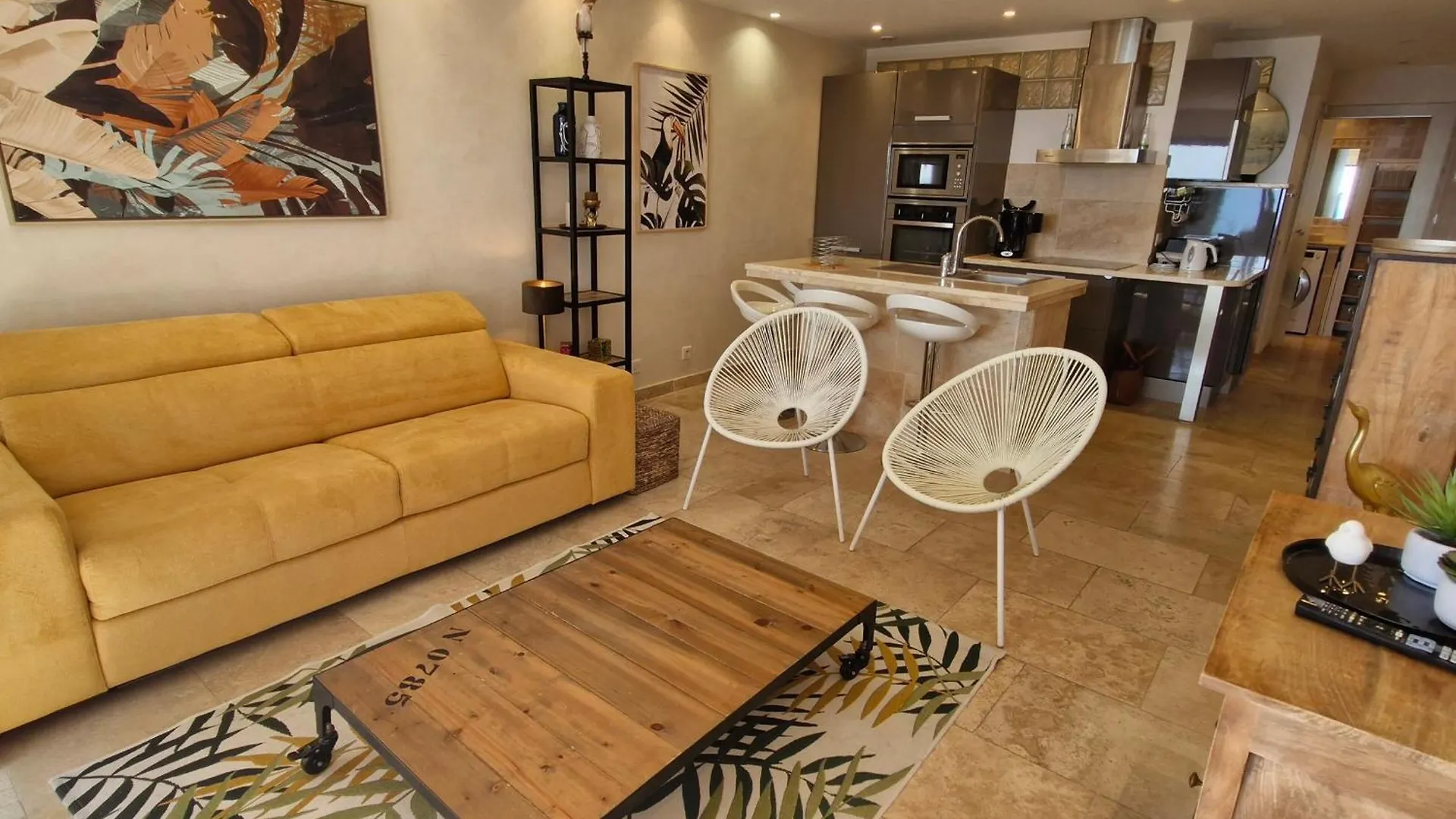 Appartement Climatise Avec Piscine, Terrasse Vue Mer Et Parking A Sainte-Maxime - Fr-1-780-38 0*,  France