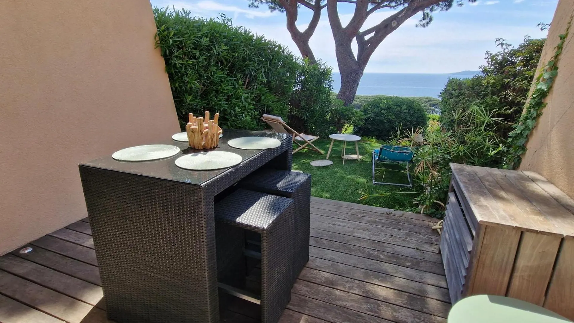 Appartement Climatise Avec Piscine, Terrasse Vue Mer Et Parking A Sainte-Maxime - Fr-1-780-38 Apartment