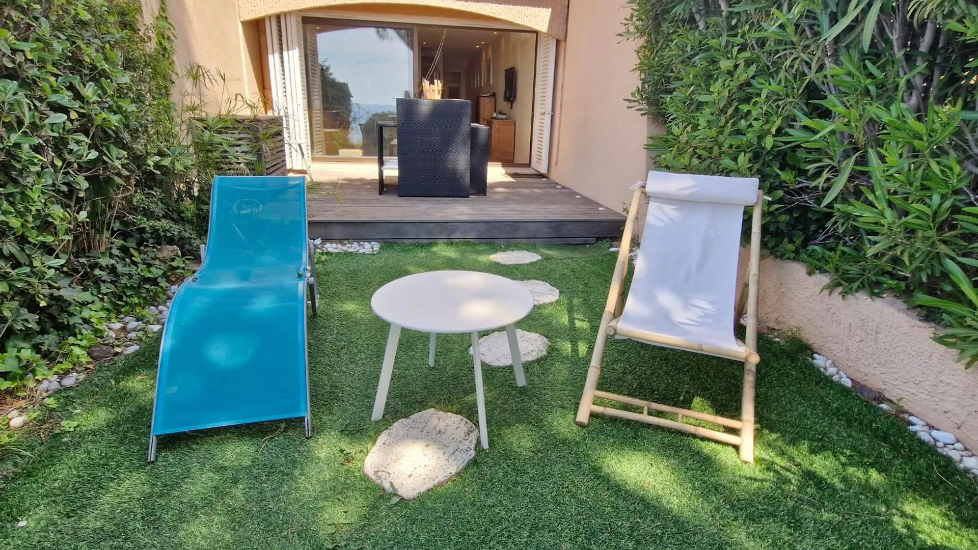 Appartement Climatise Avec Piscine, Terrasse Vue Mer Et Parking A Sainte-Maxime - Fr-1-780-38