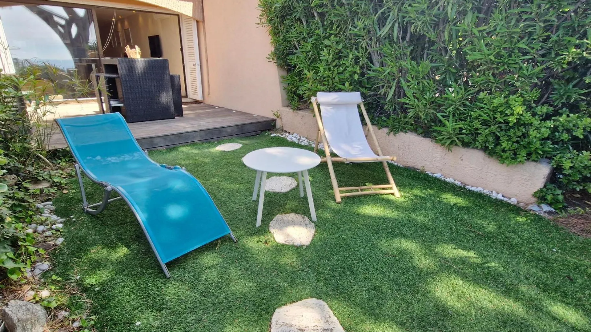 Appartement Climatise Avec Piscine, Terrasse Vue Mer Et Parking A Sainte-Maxime - Fr-1-780-38